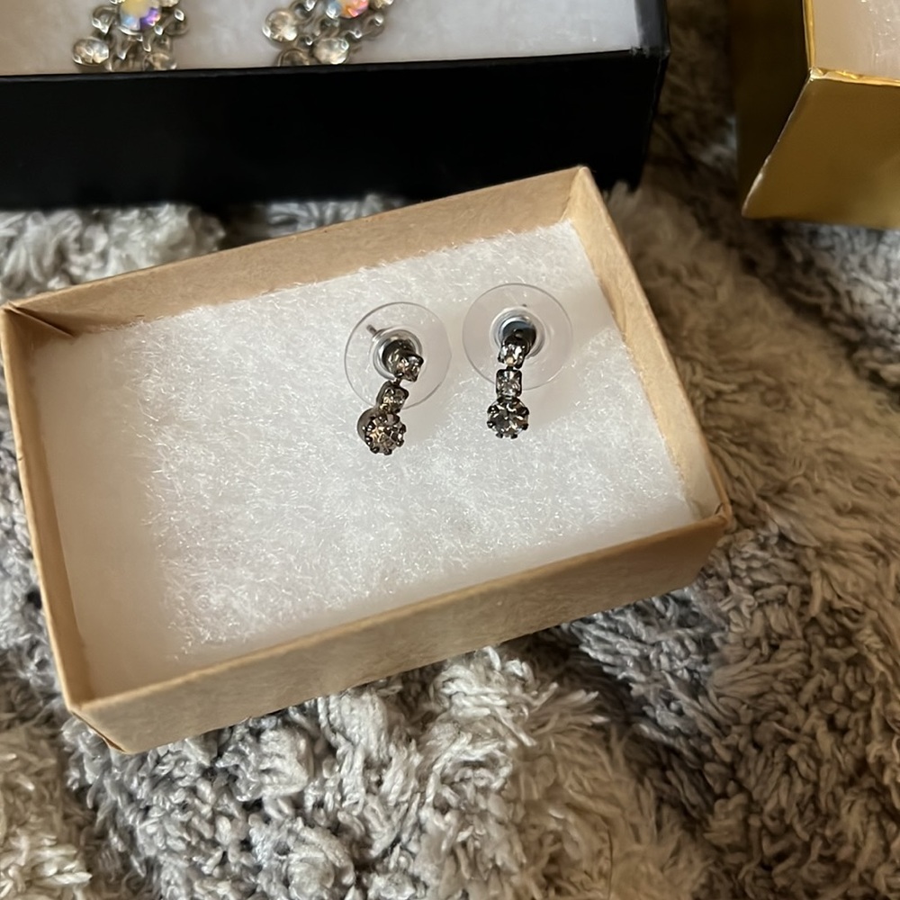 Jewelry - Picture 3 of 4